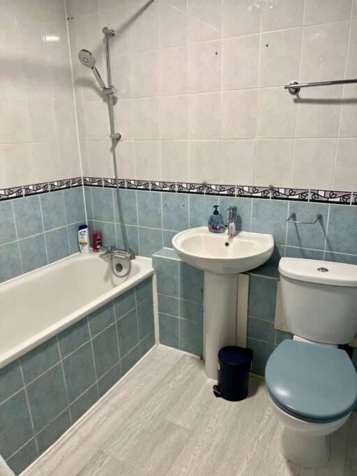 Holiday home Spacious 5 Bedroom House- Harry Potter World & London Watford (Hertfordshire)