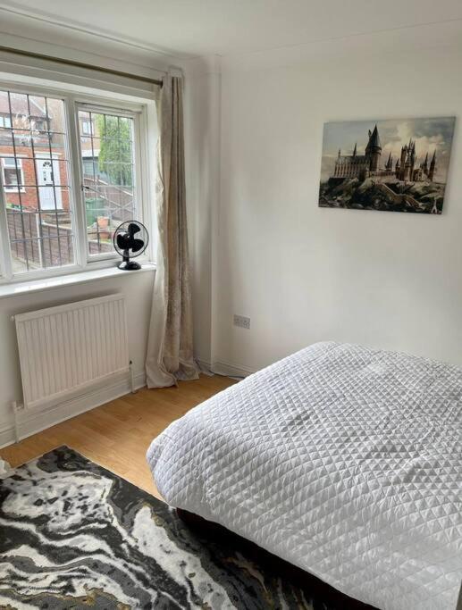 Spacious 5 Bedroom House- Harry Potter World & London Holiday home Watford (Hertfordshire)